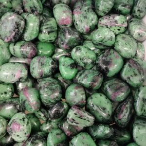 rodados de rubi de zoisita