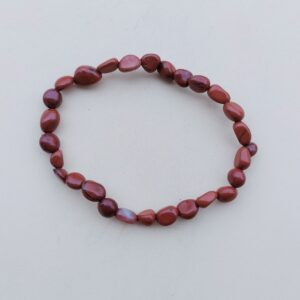 Pulsera de jaspe rojo en formato rodado pequeño.