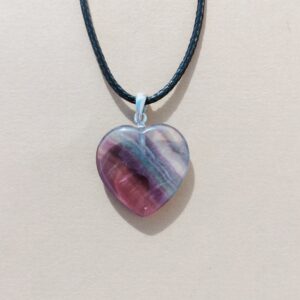 Colgante en plata de Fluorita en forma de corazon grande.