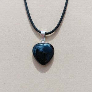 Colgante en plata de Obsidiana en forma de corazon.