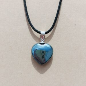 Colgante en plata de Hematite en forma de corazon.