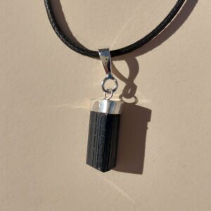 Colgante de Turmalina Negra montado en plata.